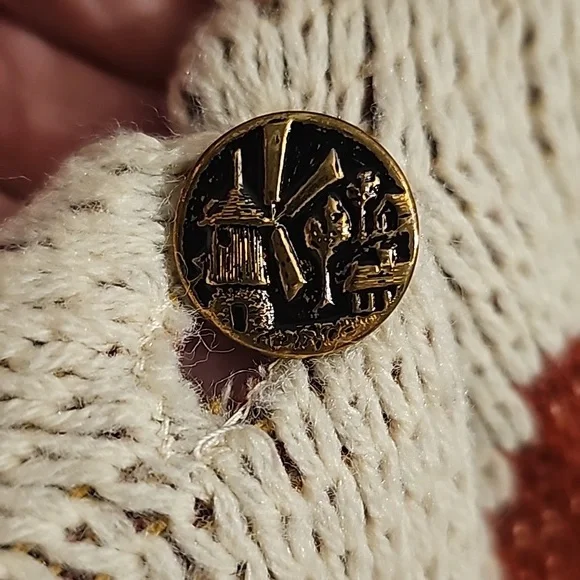 Cozy Cream and Brown Knit vintage poncho - Picture 4 of 4